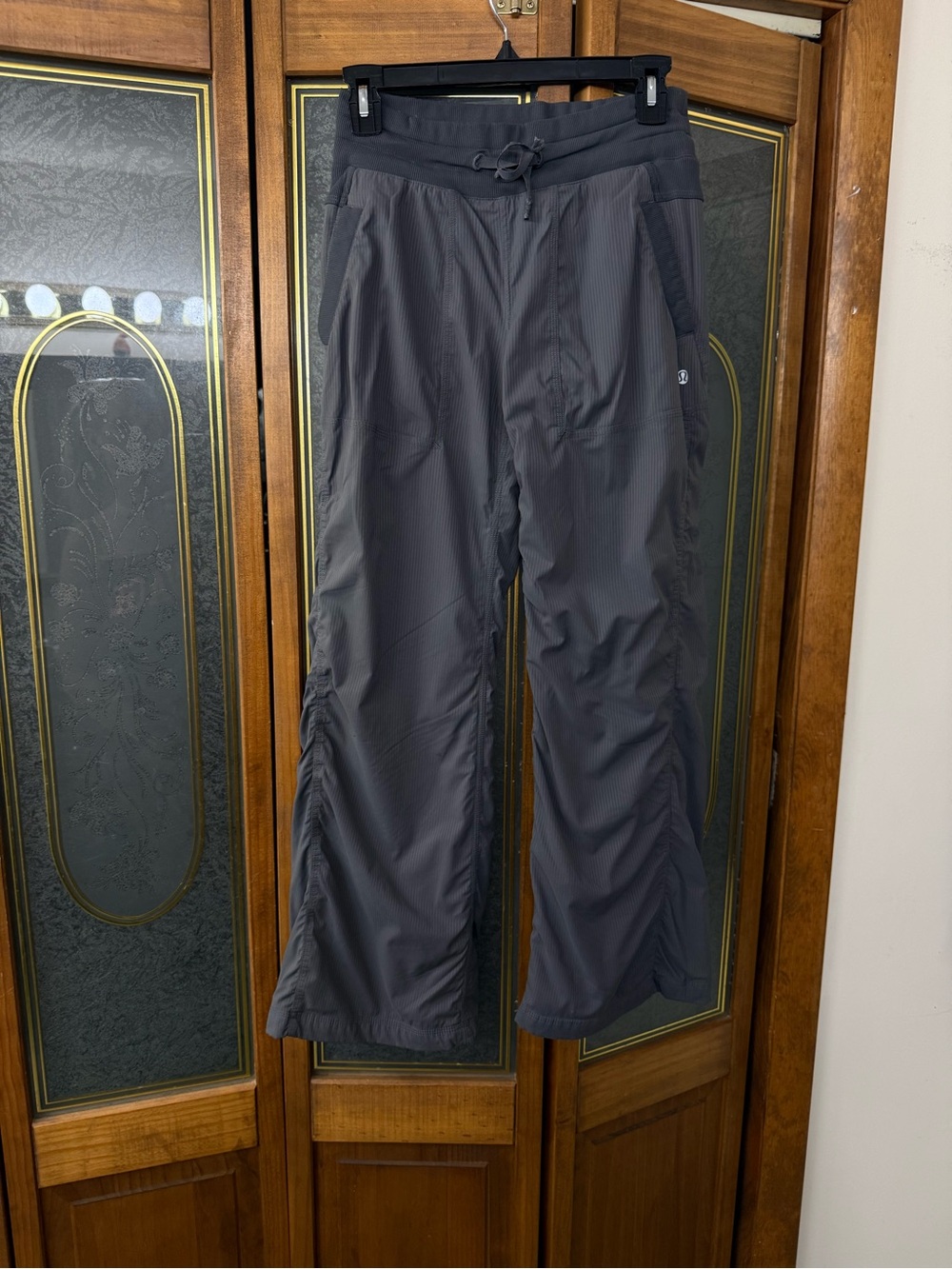 LULULEMON LADIES  Gray Outdoor SweatPants, EUC
